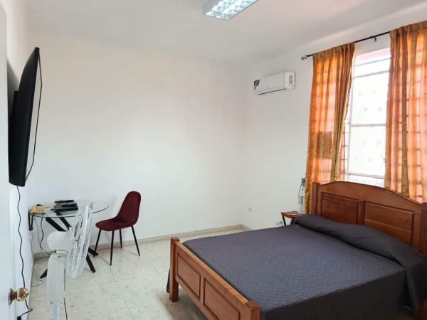 Biplanta de 5 habitaciones en venta en Santa Catalina, Cerro, La Habana - 3