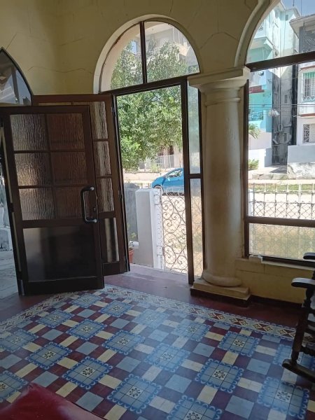 Casa Colonial de 6 habitaciones en venta en Miramar, Playa, La Habana