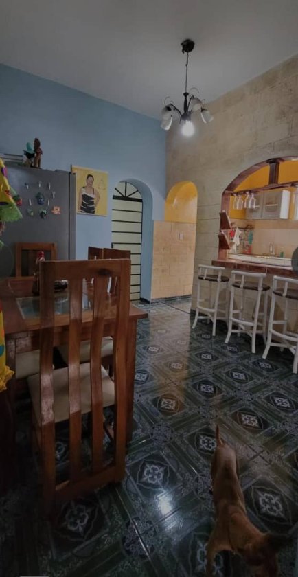 Casa Independiente de 3 habitaciones en venta en Centro Habana, La Habana