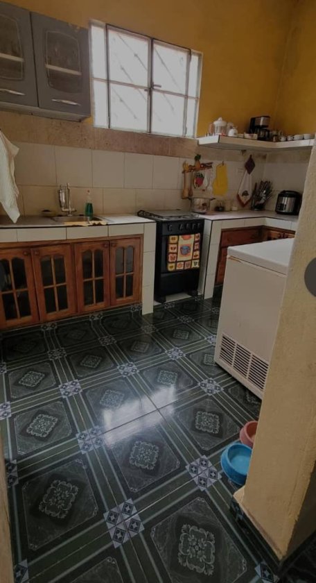 Casa Independiente de 3 habitaciones en venta en Centro Habana, La Habana