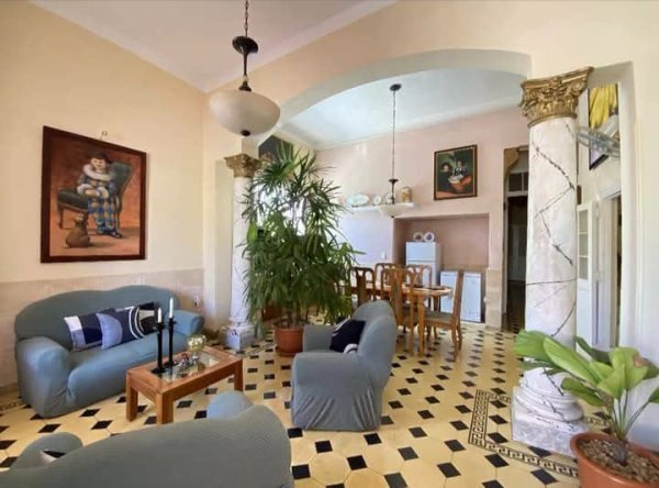Casa Independiente de 5 habitaciones en venta en Ampliación Almendares, Playa, La Habana - 2