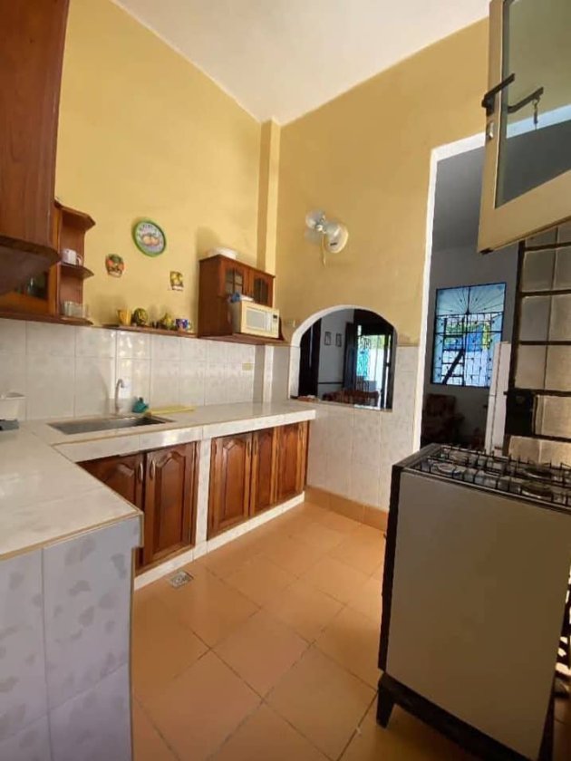 Casa Independiente de 5 habitaciones en venta en Ampliación Almendares, Playa, La Habana