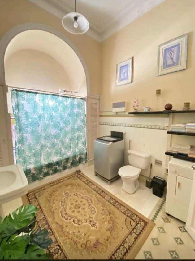 Casa Independiente de 5 habitaciones en venta en Ampliación Almendares, Playa, La Habana