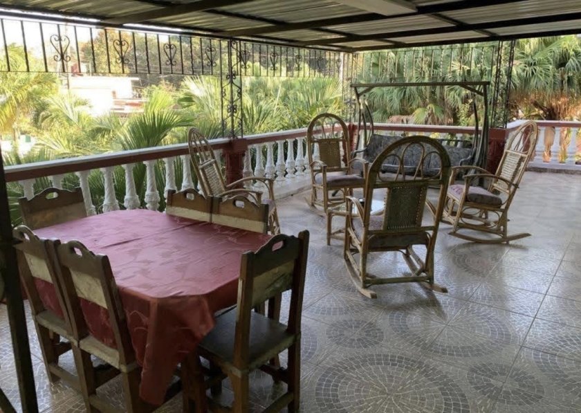 Casa Independiente de 6 habitaciones en venta en Miramar, Playa, La Habana