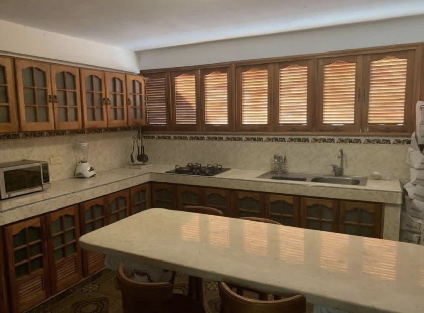 Casa Independiente de 6 habitaciones en venta en Miramar, Playa, La Habana
