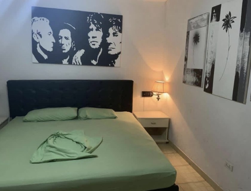 Casa Independiente de 6 habitaciones en venta en Miramar, Playa, La Habana