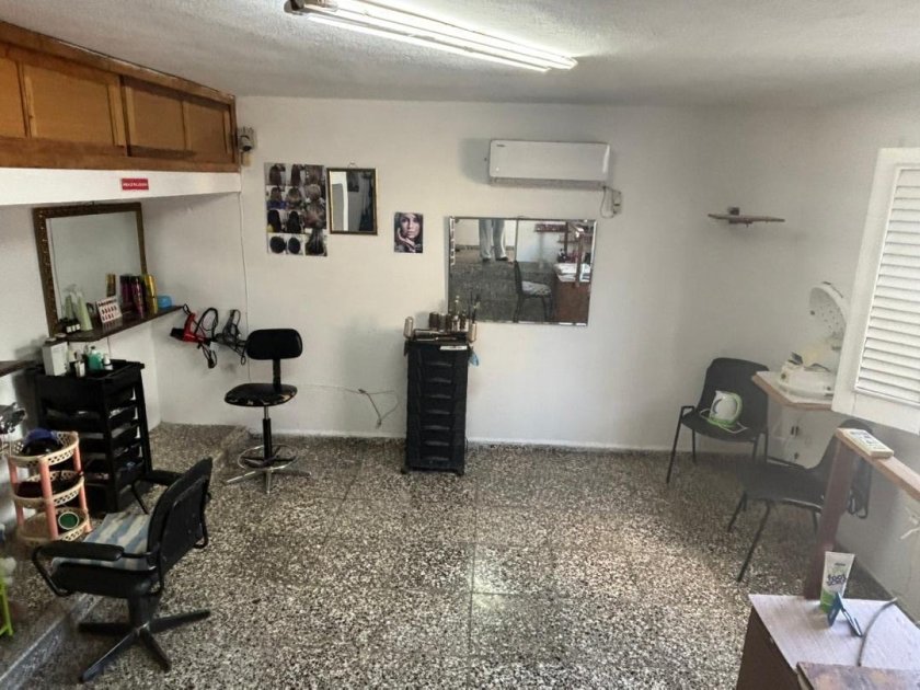 Casa Independiente de 6 habitaciones en venta en Miramar, Playa, La Habana