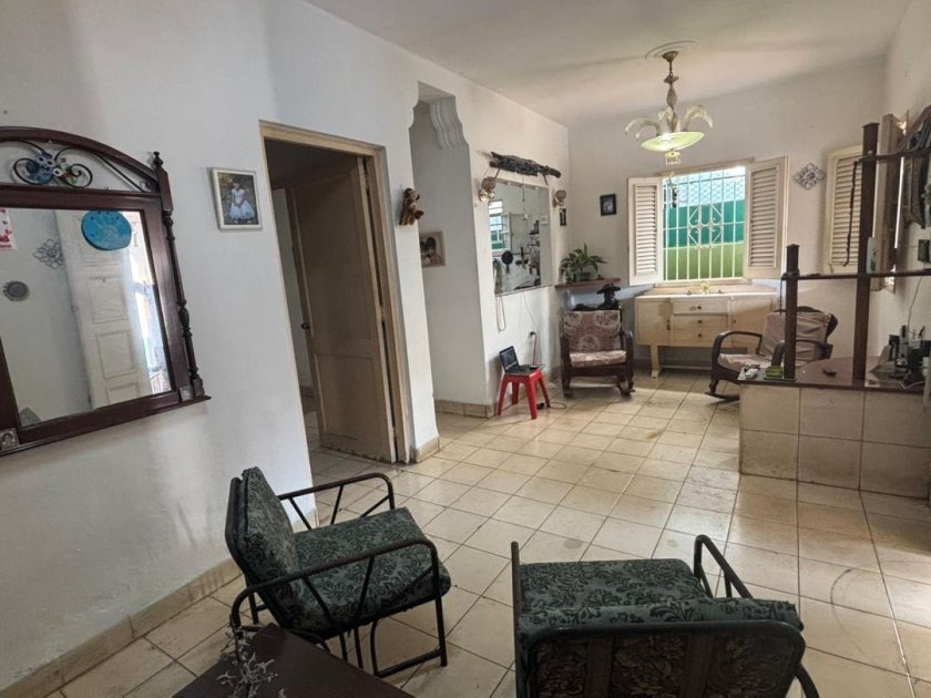 Casa Independiente de 6 habitaciones en venta en Miramar, Playa, La Habana