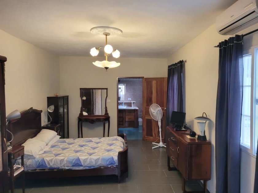 Casa Independiente de 3 habitaciones en venta en Santa Fe, Playa, La Habana