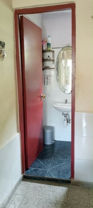 Casa Independiente de 5 habitaciones en venta en Diezmero, San Miguel del Padrón, La Habana