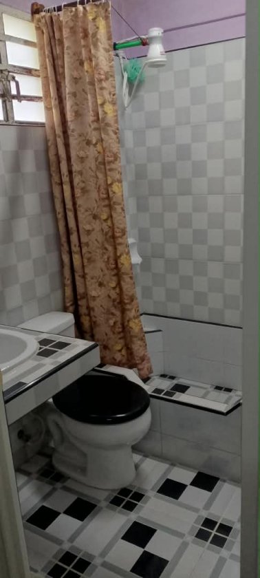 Casa Independiente de 5 habitaciones en venta en Diezmero, San Miguel del Padrón, La Habana
