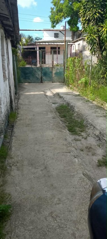 Casa Independiente de 5 habitaciones en venta en Diezmero, San Miguel del Padrón, La Habana