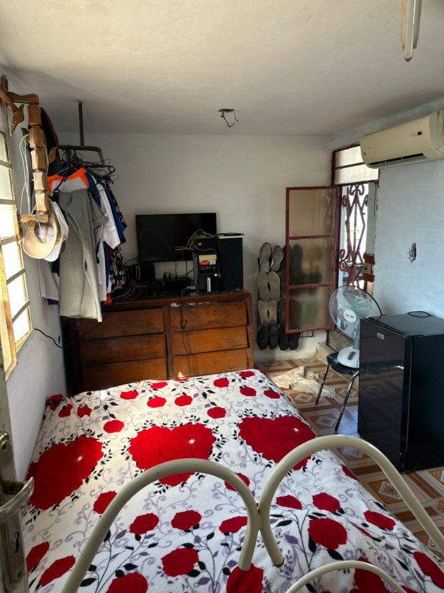 Biplanta de 5 habitaciones en venta en Marianao, La Habana