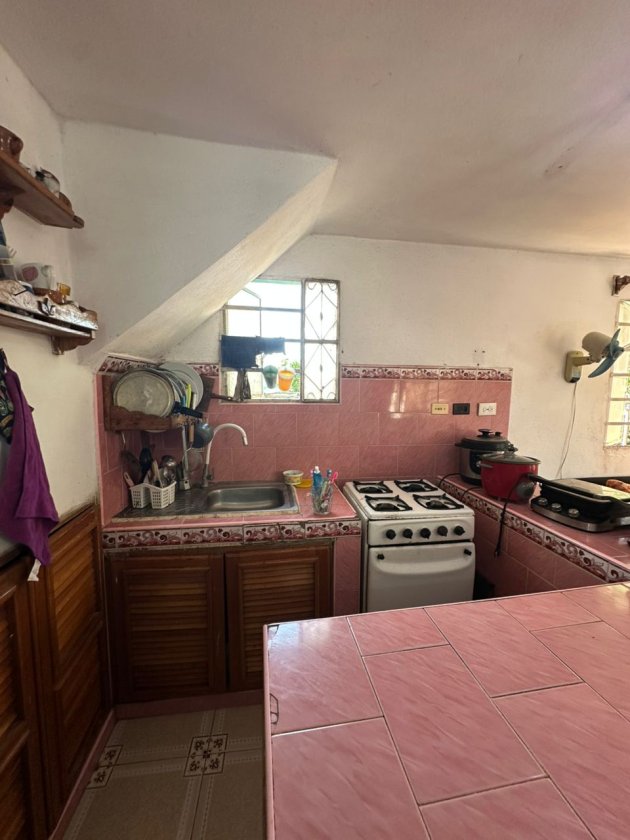 Biplanta de 5 habitaciones en venta en Marianao, La Habana