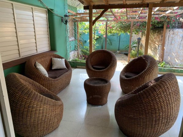 Casa Independiente de 6 habitaciones en venta en Playa, La Habana
