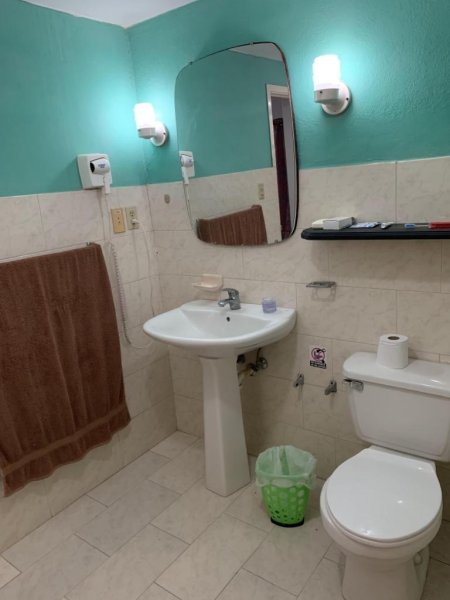 Casa Independiente de 6 habitaciones en venta en Playa, La Habana - 2