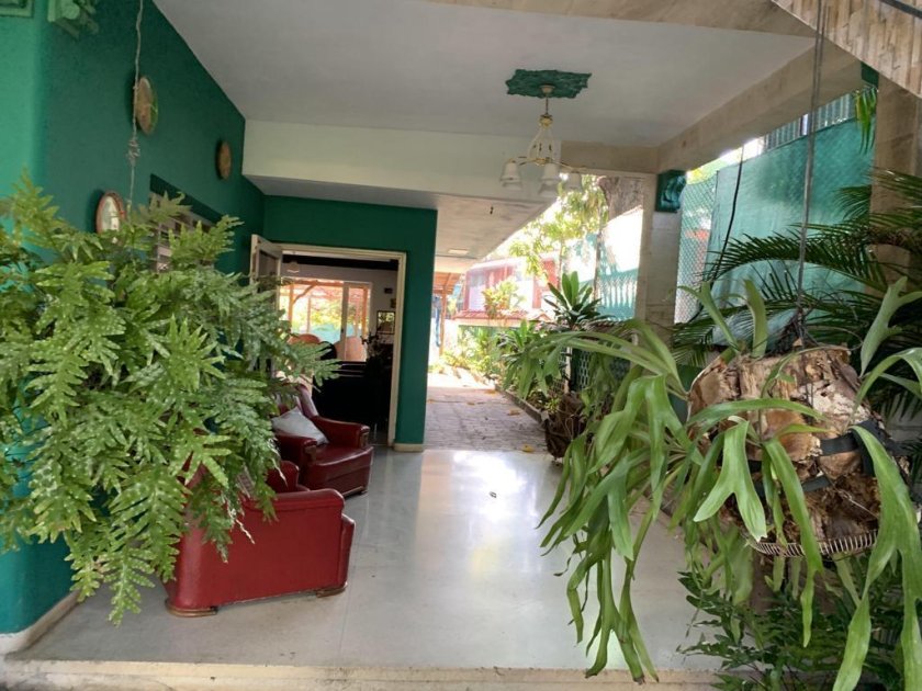 Casa Independiente de 6 habitaciones en venta en Playa, La Habana