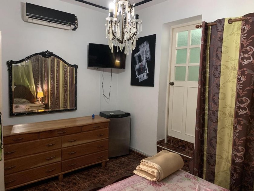 Casa Independiente de 6 habitaciones en venta en Playa, La Habana