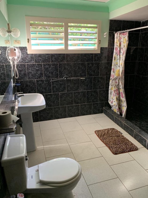 Casa Independiente de 6 habitaciones en venta en Playa, La Habana