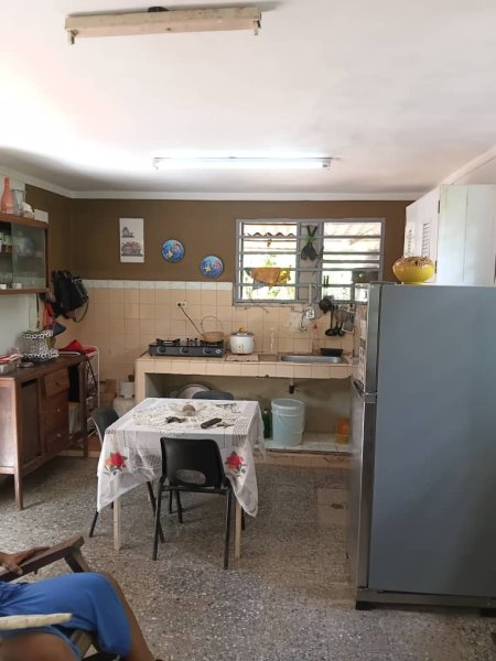 Casa Independiente de 4 habitaciones en venta en Playa, La Habana - 2