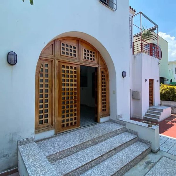 Casa Independiente de 3 habitaciones en venta en Miramar, Playa, La Habana - 2