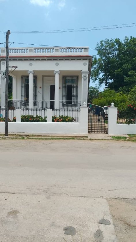 Casa Colonial de 3 habitaciones en venta en Marianao, La Habana