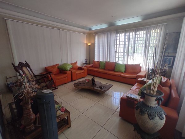 Casa Independiente de 5 habitaciones en venta en Mónaco, Diez de Octubre, La Habana - 3