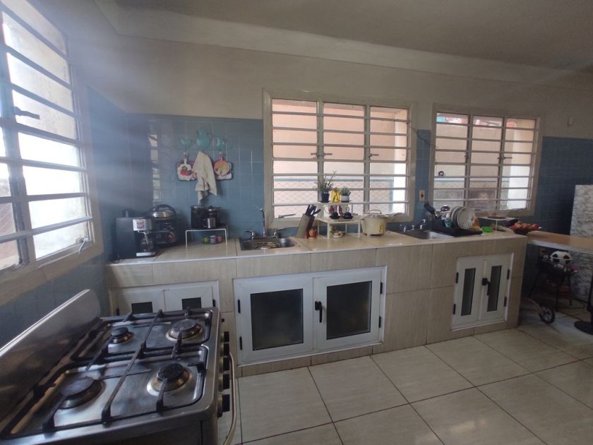 Casa Independiente de 5 habitaciones en venta en Mónaco, Diez de Octubre, La Habana