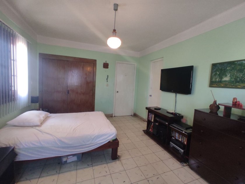 Casa Independiente de 5 habitaciones en venta en Mónaco, Diez de Octubre, La Habana