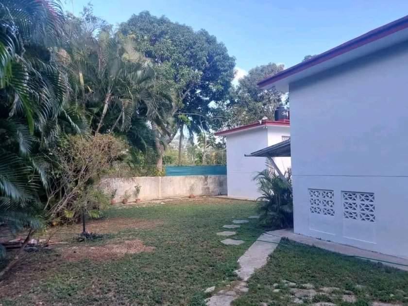 Casa Independiente de 4 habitaciones en venta en Siboney - Playa, Playa, La Habana