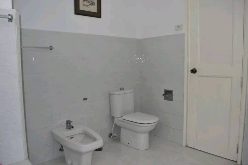 Casa Independiente de 4 habitaciones en venta en Siboney - Playa, Playa, La Habana
