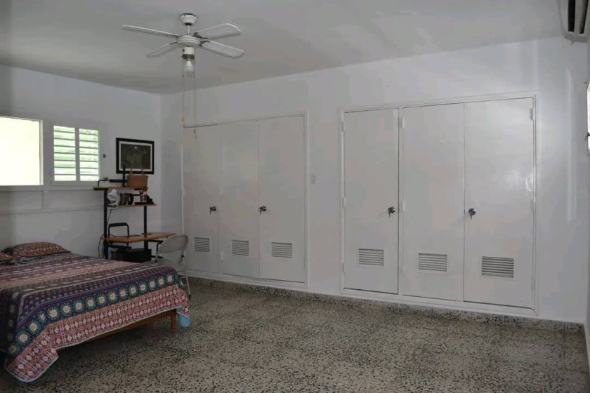 Casa Independiente de 4 habitaciones en venta en Siboney - Playa, Playa, La Habana