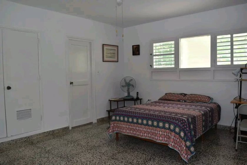 Casa Independiente de 4 habitaciones en venta en Siboney - Playa, Playa, La Habana