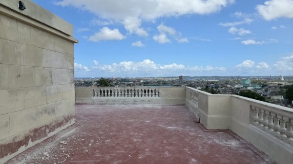 Casa Independiente de 5 habitaciones en venta en Santos Suárez, Diez de Octubre, La Habana