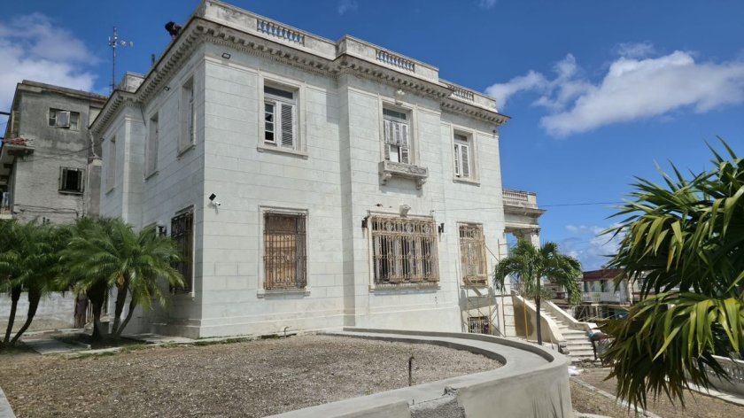 Casa Independiente de 5 habitaciones en venta en Santos Suárez, Diez de Octubre, La Habana