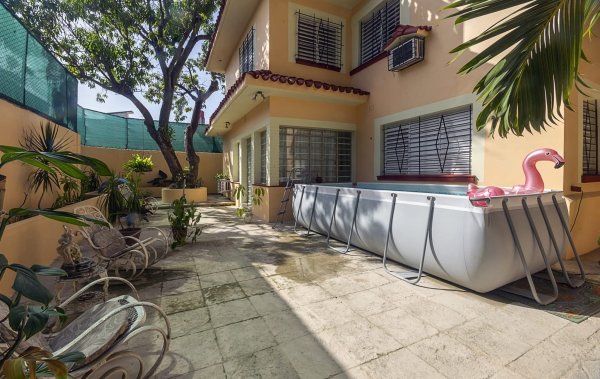 Casa Independiente de 5 habitaciones en venta en Miramar, Playa, La Habana - 4