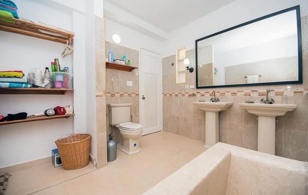 Casa Independiente de 5 habitaciones en venta en Miramar, Playa, La Habana - 8