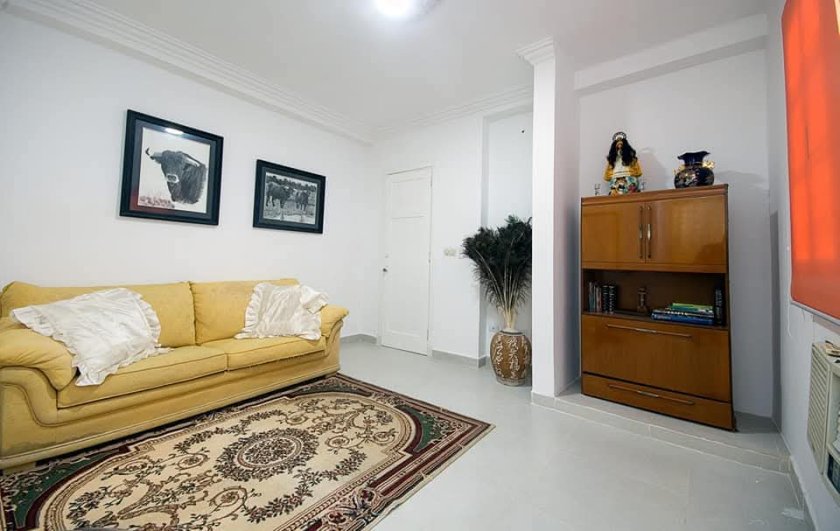 Casa Independiente de 5 habitaciones en venta en Miramar, Playa, La Habana