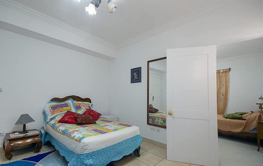 Casa Independiente de 5 habitaciones en venta en Miramar, Playa, La Habana