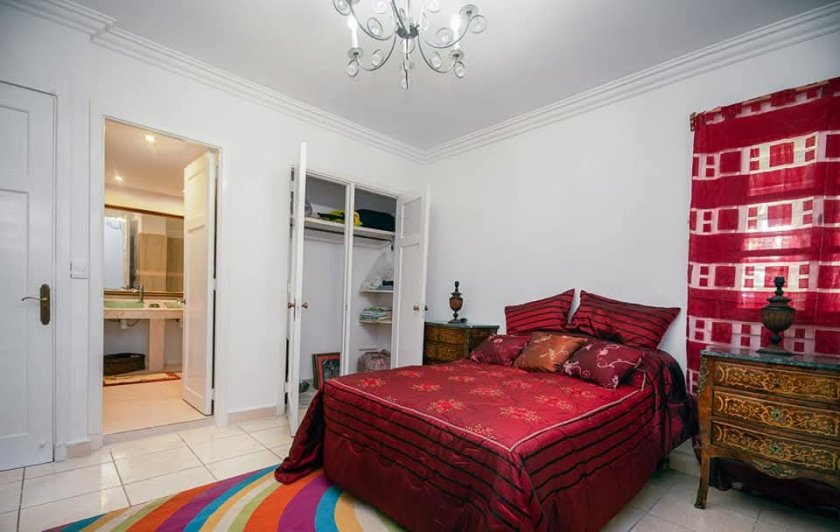Casa Independiente de 5 habitaciones en venta en Miramar, Playa, La Habana