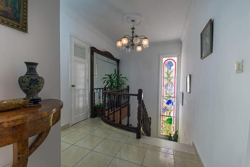 Casa Independiente de 5 habitaciones en venta en Miramar, Playa, La Habana