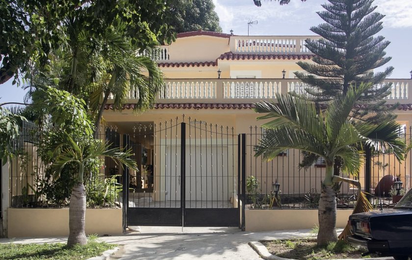 Casa Independiente de 5 habitaciones en venta en Miramar, Playa, La Habana