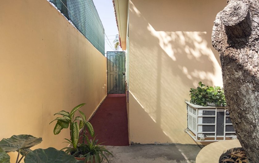 Casa Independiente de 5 habitaciones en venta en Miramar, Playa, La Habana