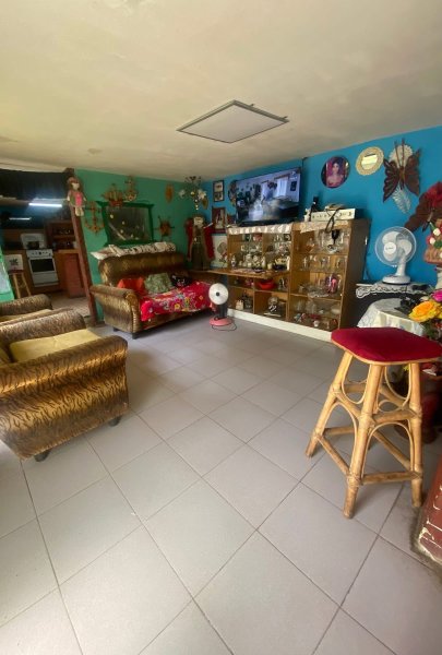 Casa Independiente de 4 habitaciones en venta en San Leopoldo, Centro Habana, La Habana