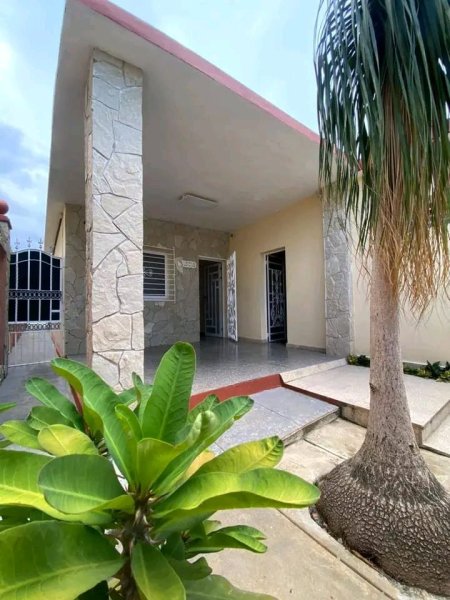 Biplanta de 3 habitaciones en venta en Río Verde, Boyeros, La Habana - 2