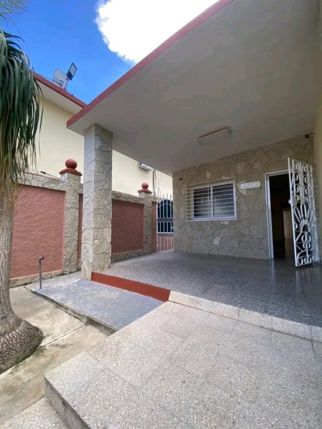 Biplanta de 3 habitaciones en venta en Río Verde, Boyeros, La Habana