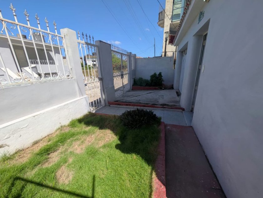 Detached House with 4 bedrooms for sale in Santos Suárez, Diez de Octubre, La Habana