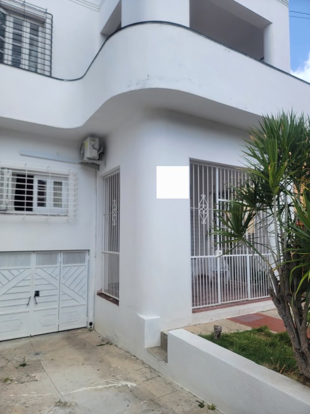 Biplanta de 4 habitaciones en venta en Playa, La Habana