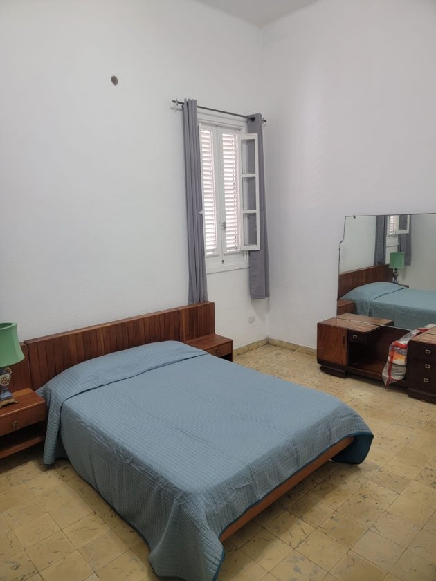 Biplanta de 4 habitaciones en venta en Playa, La Habana