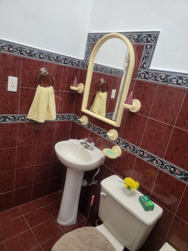 Biplanta de 4 habitaciones en venta en Playa, La Habana